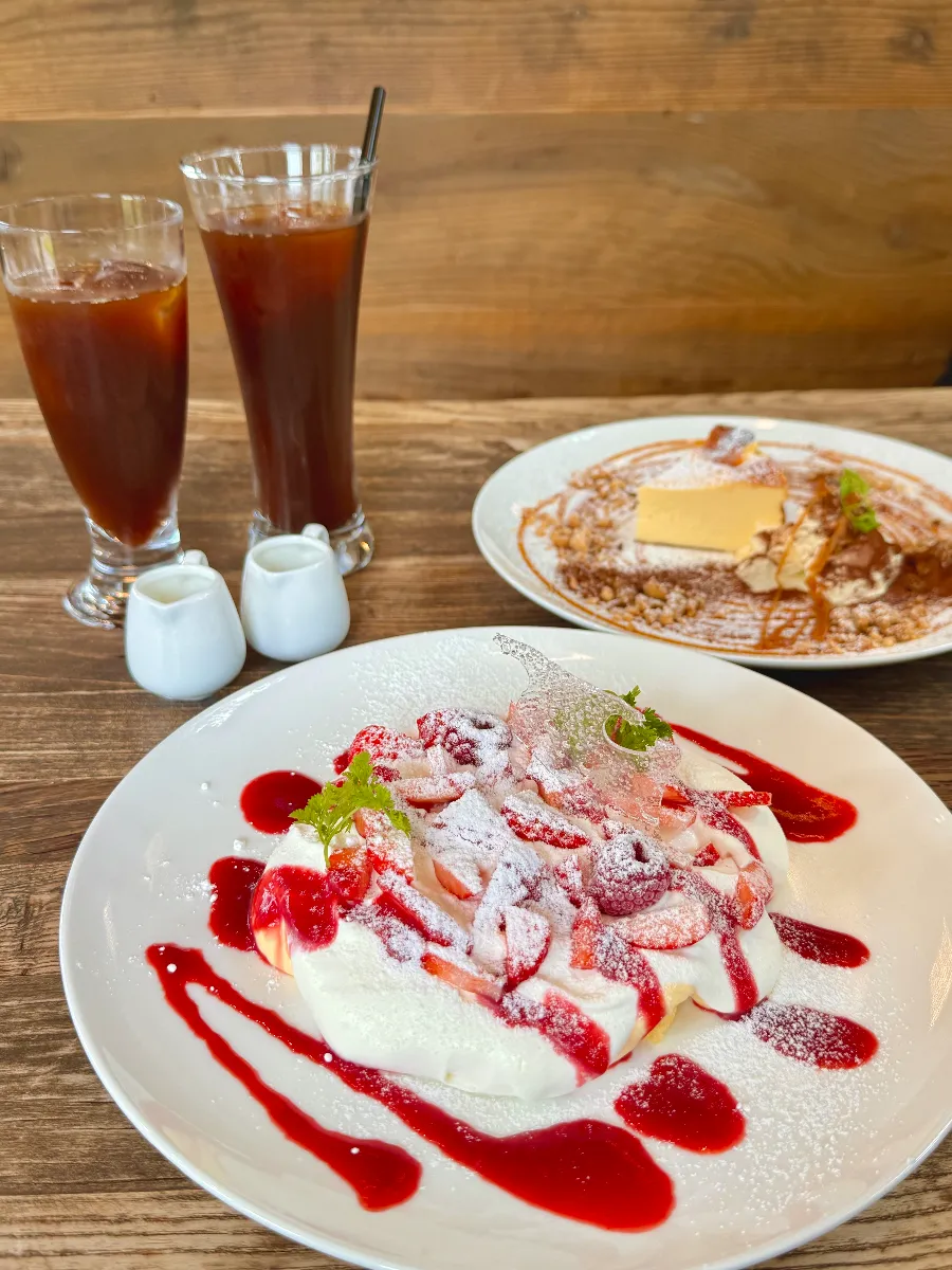 [SWEETS CAFE D&3] Niihama cafe is trending! A popular sweets shop known for strawberry shortcake and cheesecake.