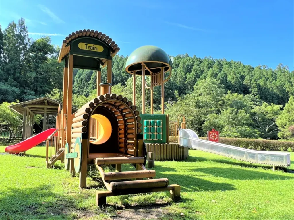 寒意和緩的藝術與梅花香：新居濱市2月的赤銅博物館及出遊指南