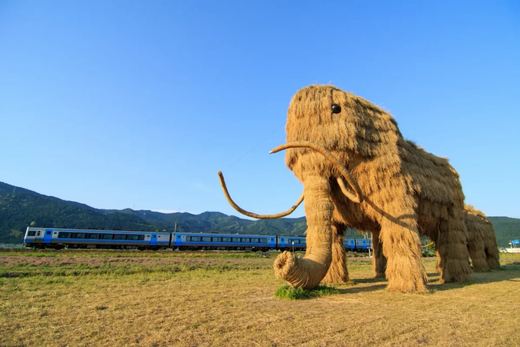 プロ力士も参戦の乙亥大相撲！西予市11月の伝統行事・紅葉ドライブマップ